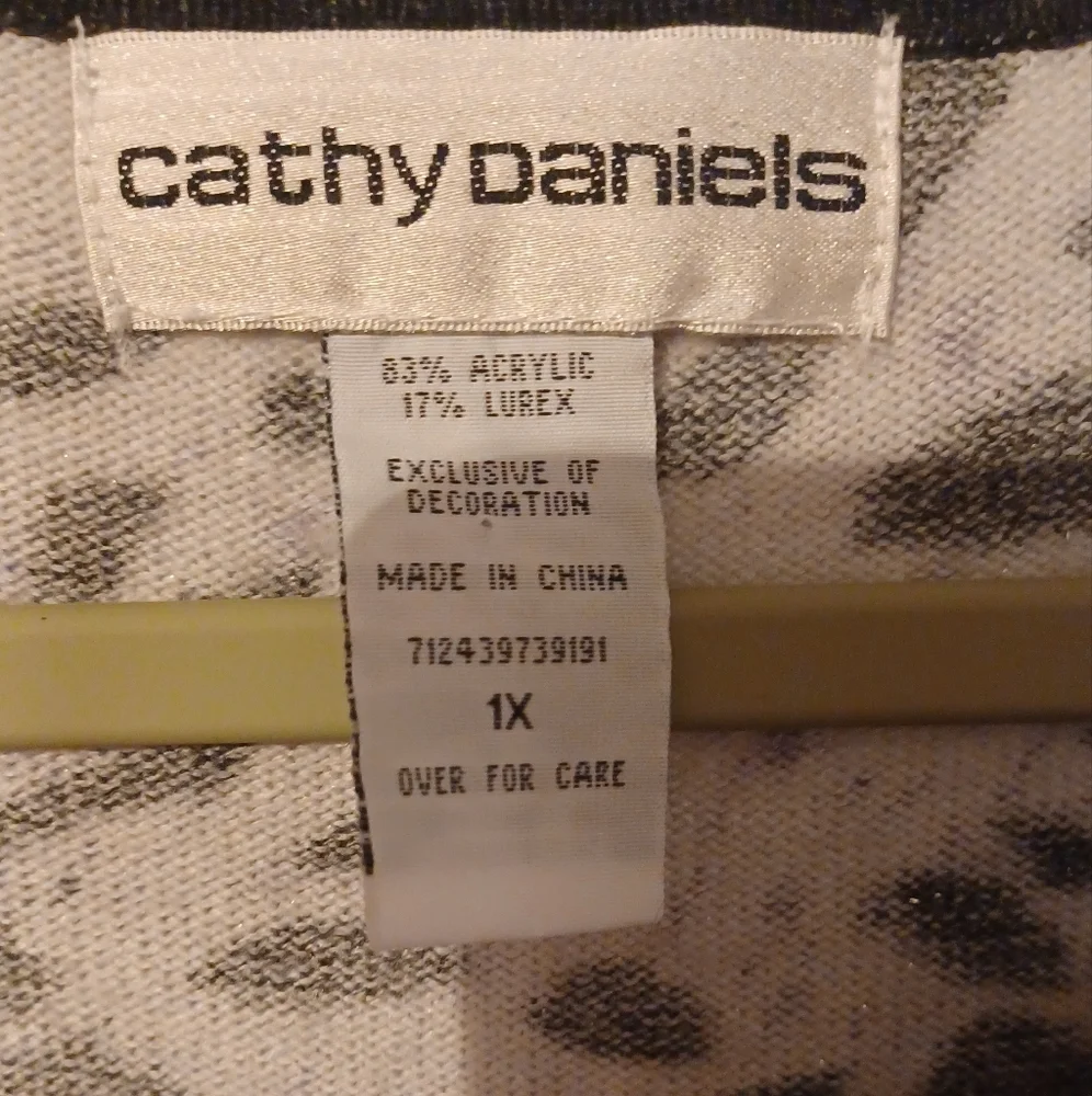 💰Cathy Daniels Animal Print Lightweight Sweater Top - Picture 3 of 7